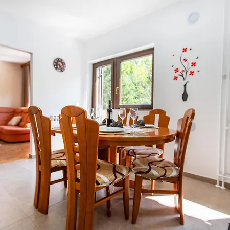 Сasa de vacaciones 4 Bedroom Beautiful In