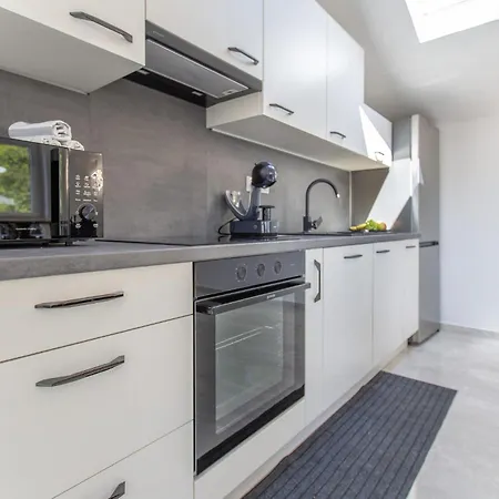 4 Bedroom Beautiful In