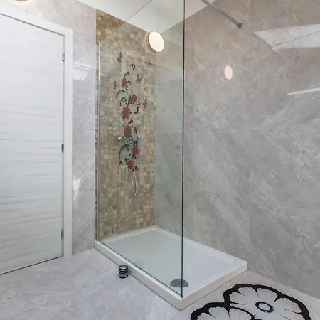 4 Bedroom Beautiful In Сasa de vacaciones *