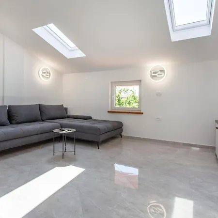 Сasa de vacaciones 4 Bedroom Beautiful In