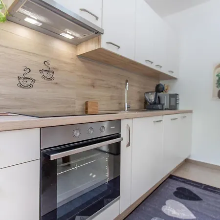 4 Bedroom Beautiful In Сasa de vacaciones *