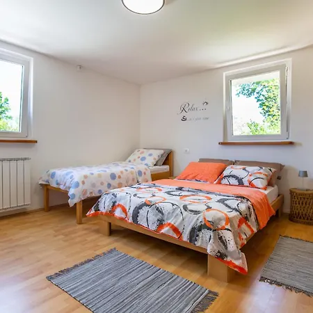 Tatil Evi 4 Bedroom Beautiful In Sežana