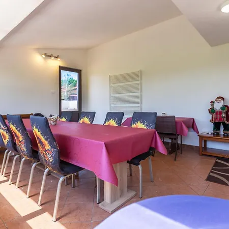 4 Bedroom Beautiful In *