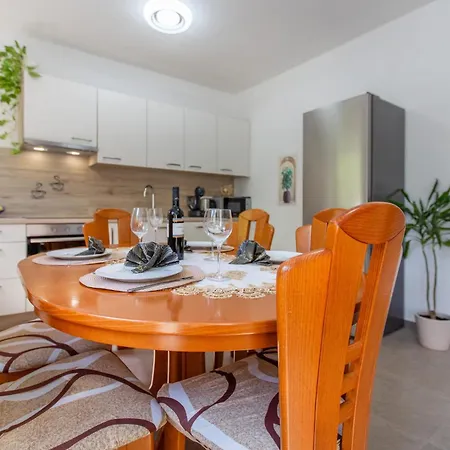 4 Bedroom Beautiful In * Sezana