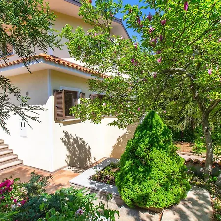 Semesterbostad 4 Bedroom Beautiful In Sežana