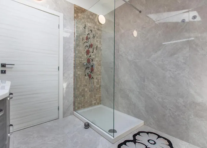 4 Bedroom Beautiful In בית נופש *