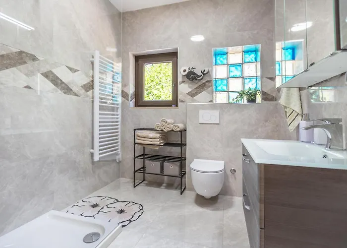 4 Bedroom Beautiful In בית נופש *