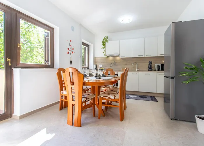 בית נופש 4 Bedroom Beautiful In *