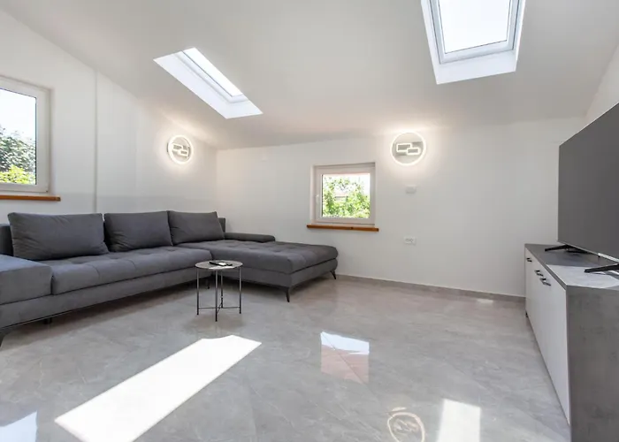 בית נופש 4 Bedroom Beautiful In