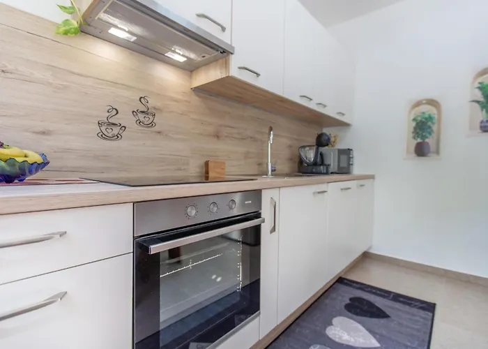 4 Bedroom Beautiful In בית נופש *