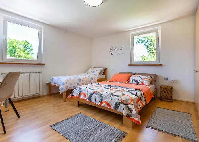 Holiday home 4 Bedroom Beautiful In Sezana