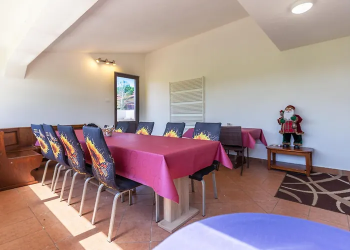 4 Bedroom Beautiful In *