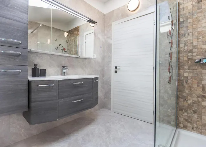 4 Bedroom Beautiful In Ferienhaus *