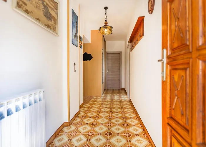 4 Bedroom Beautiful In Ferienhaus Sežana