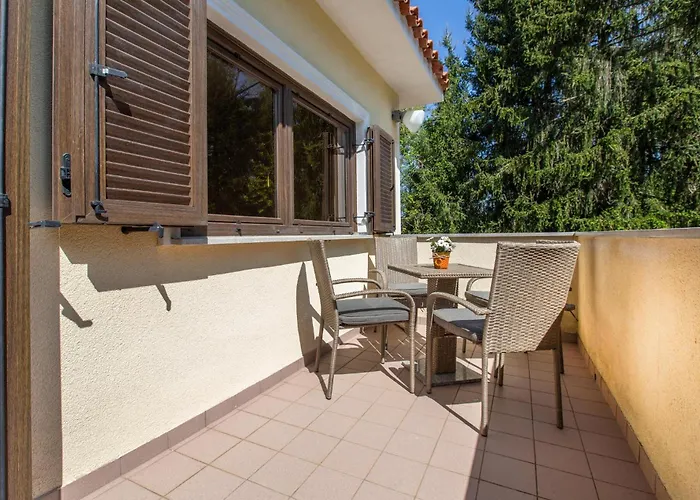 בית נופש 4 Bedroom Beautiful In *