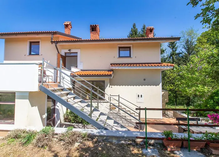 4 Bedroom Beautiful In בית נופש *